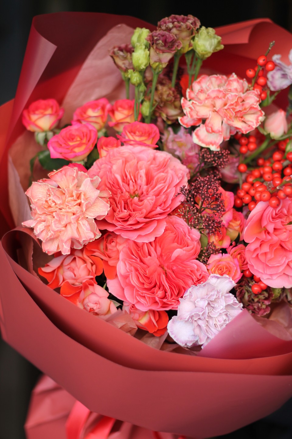 Букет с илексом Ты нравишься мне - с добавлением зелени