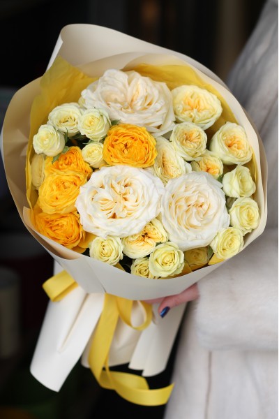 Букет с пионовидной розой "Путь к Солнцу" 