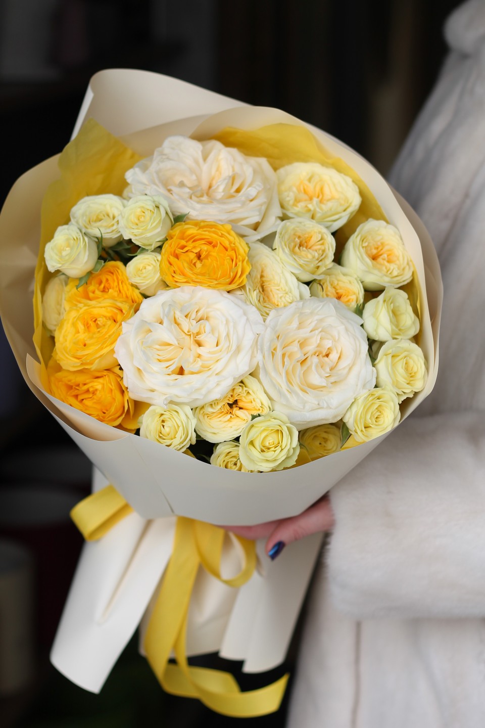 Букет с пионовидной розой "Путь к Солнцу" - с добавлением зелени