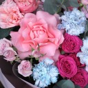 Букет с розовой французской розой "Танец Красок" - с добавлением зелени - миниатюра 