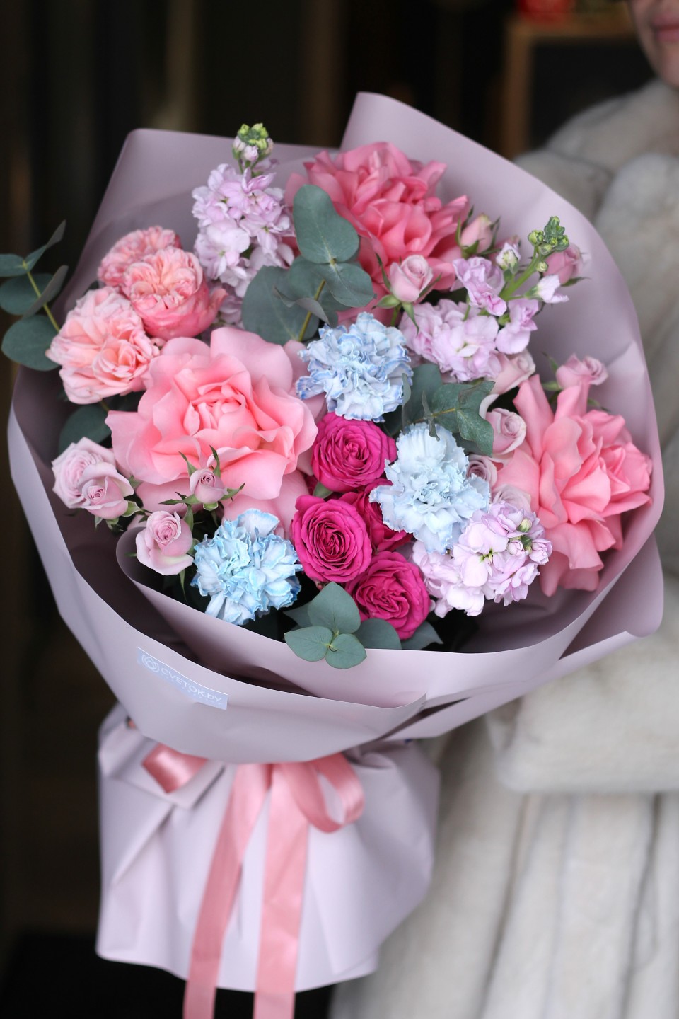 Букет с розовой французской розой "Танец Красок" - подарочное оформление