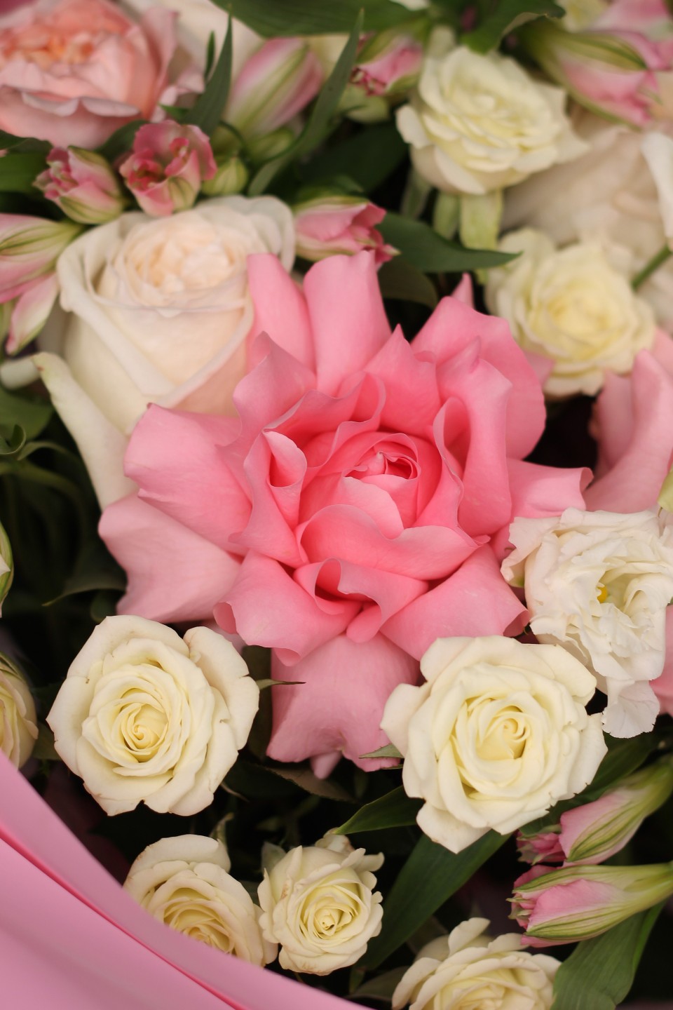 Букет с розами "Цветочные Искры" - с доставкой по Минску