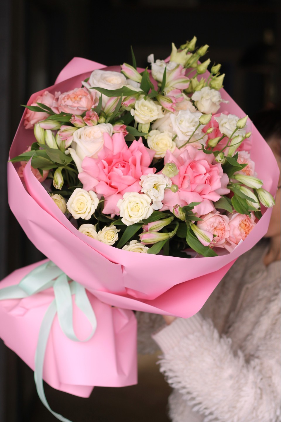 Букет с розами "Цветочные Искры" - быстрая доставка в Минске