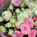 Букет с кустовыми розами "Когда я встретил Тебя" - с добавлением зелени - миниатюра 