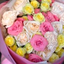 Букет из кустовой розы"Ягодный микс" - с добавлением зелени - миниатюра 