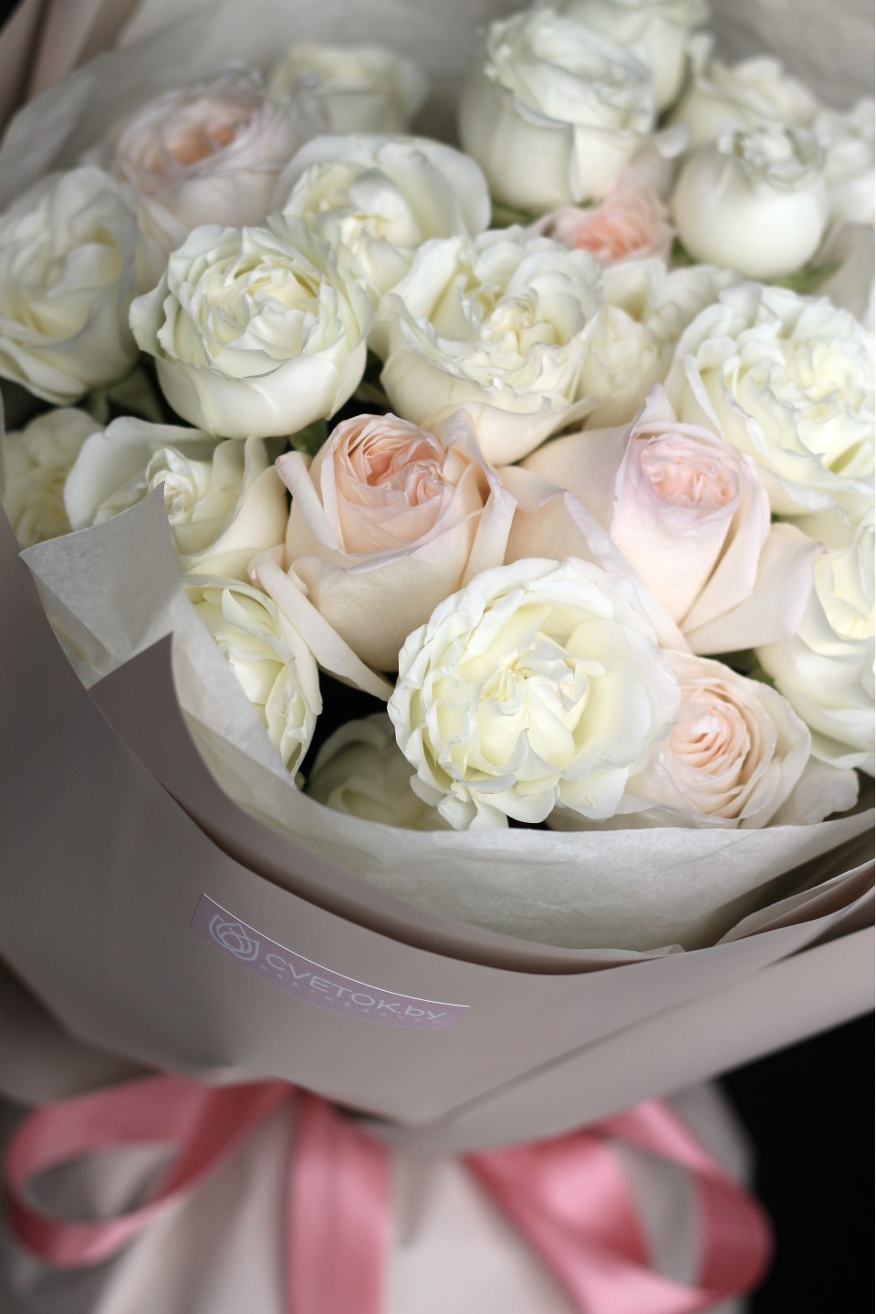 Букет из микса роз "Любимой Девушке" - подарочное оформление