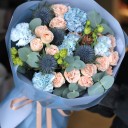 Букет с синими гвоздиками "Сапфировое Сердце" - миниатюра