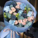 Букет с синими гвоздиками "Сапфировое Сердце" - с добавлением зелени - миниатюра 