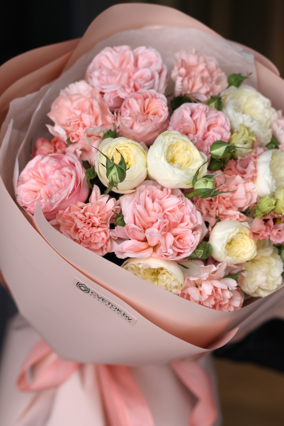 Букет с пионовидными розами "Чарующая Грация" - подарочное оформление