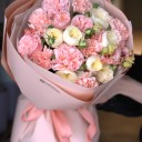 Букет с пионовидными розами "Чарующая Грация" - с добавлением зелени - миниатюра 