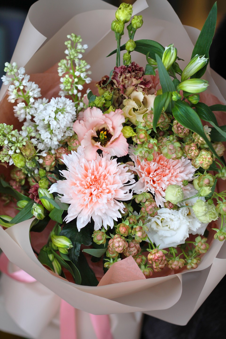 Букет с белой сиренью "Мелодия сада" - с добавлением зелени