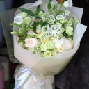 Букет с кустовой розой "Дыхание ангела" - миниатюра