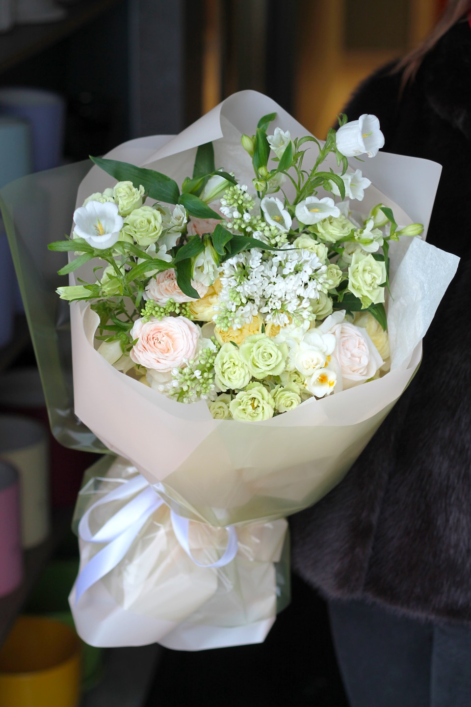 Букет с кустовой розой "Дыхание ангела"