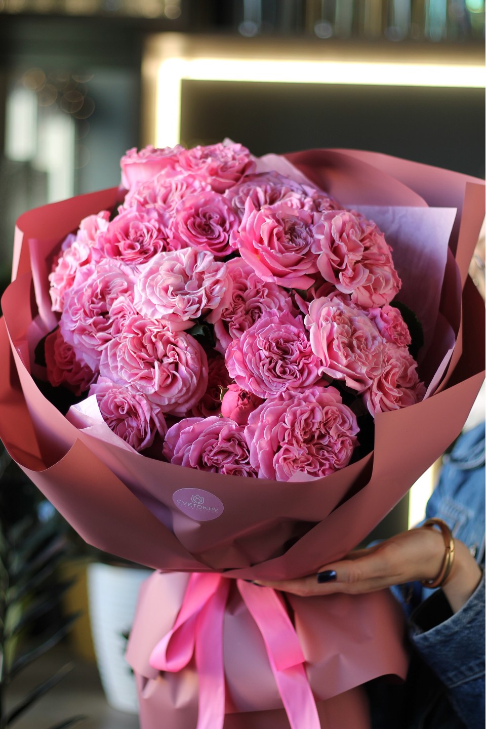 Букет кустовых пионовидных роз "Ягодный Пломбир" - для женщины/молодой пары