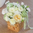 Корзинка с пионовидными розами Лунная Тропа - подарочное оформление - миниатюра