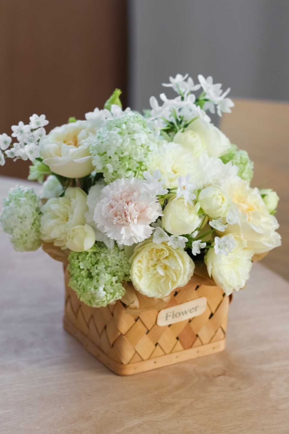 Корзинка с пионовидными розами Лунная Тропа - с доставкой по Минску