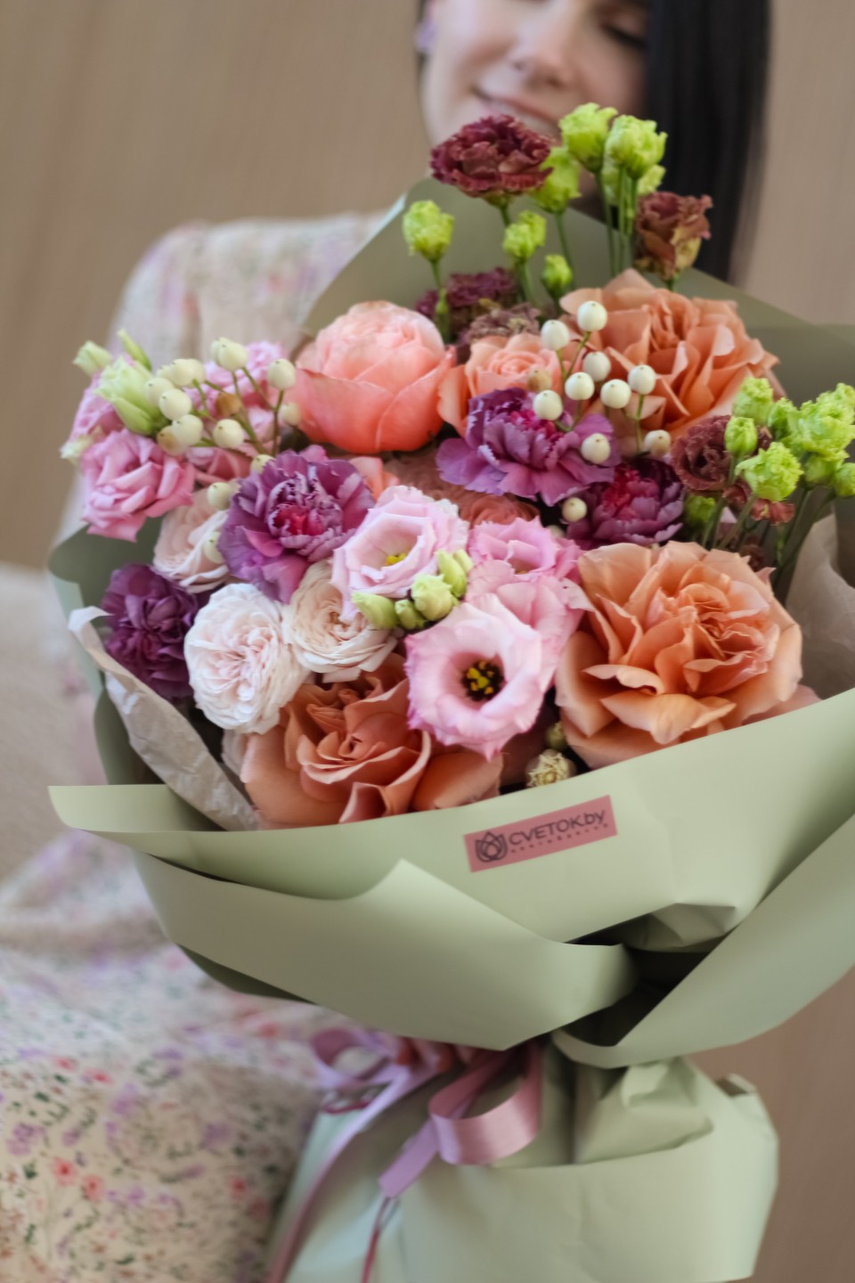 Букет с французскими розами  Цвета Радуги - с доставкой по Минску