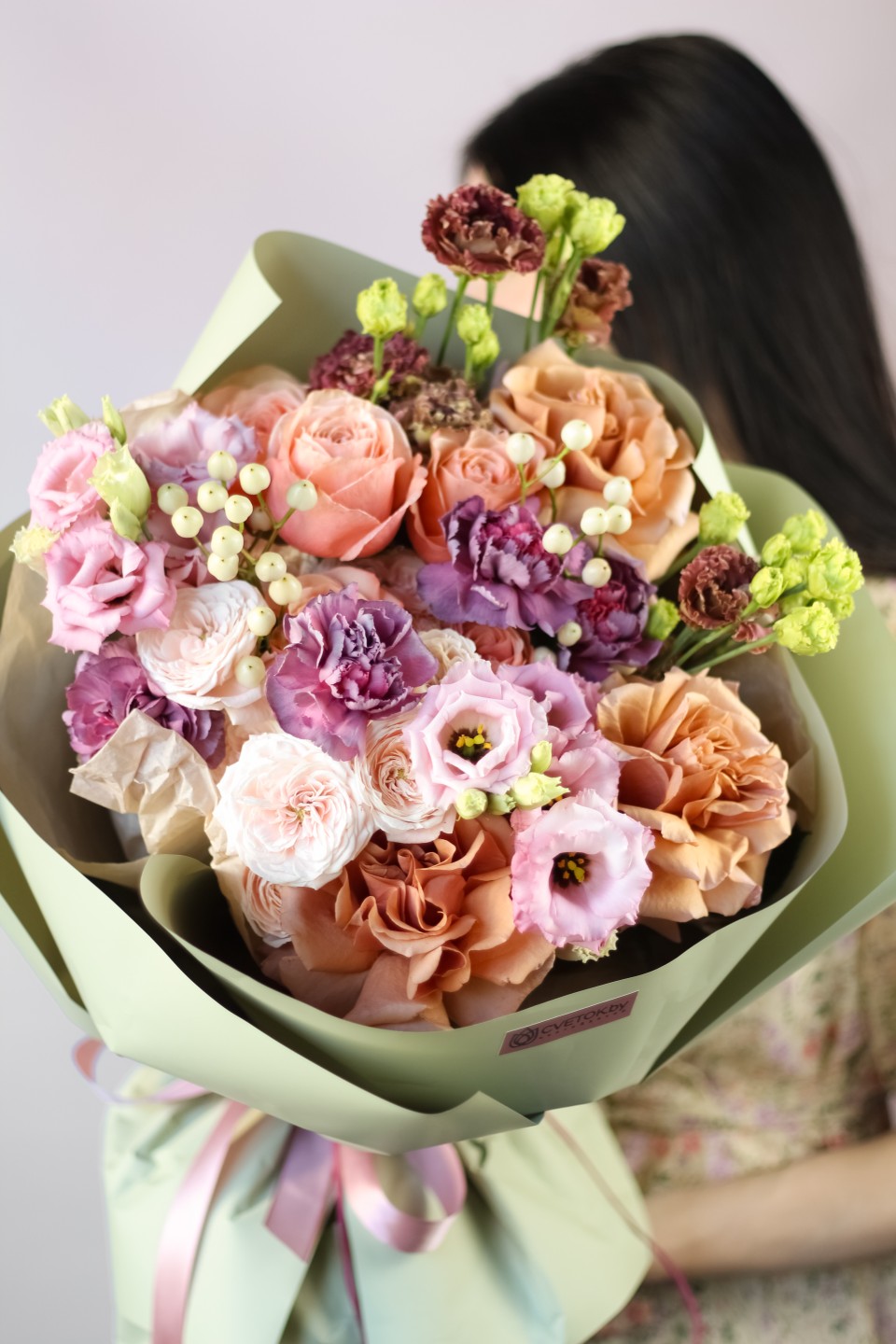 Букет с французскими розами  Цвета Радуги