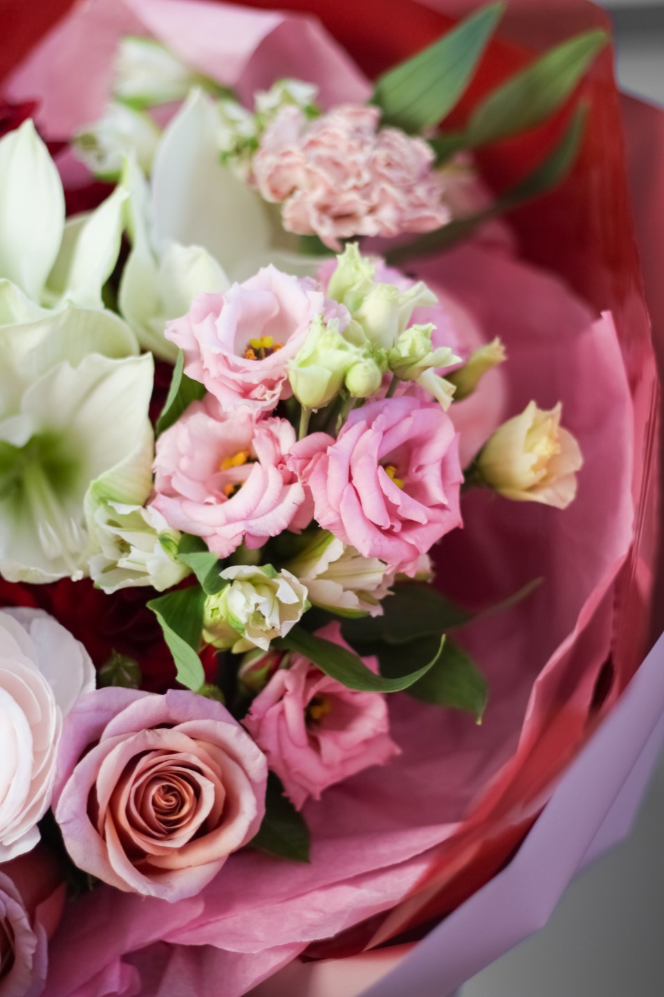 Букет с эустомой Счастливые Мгновения - подарочное оформление