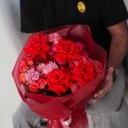 Букет с французскими розами  Любящее Сердце - с добавлением зелени - миниатюра 