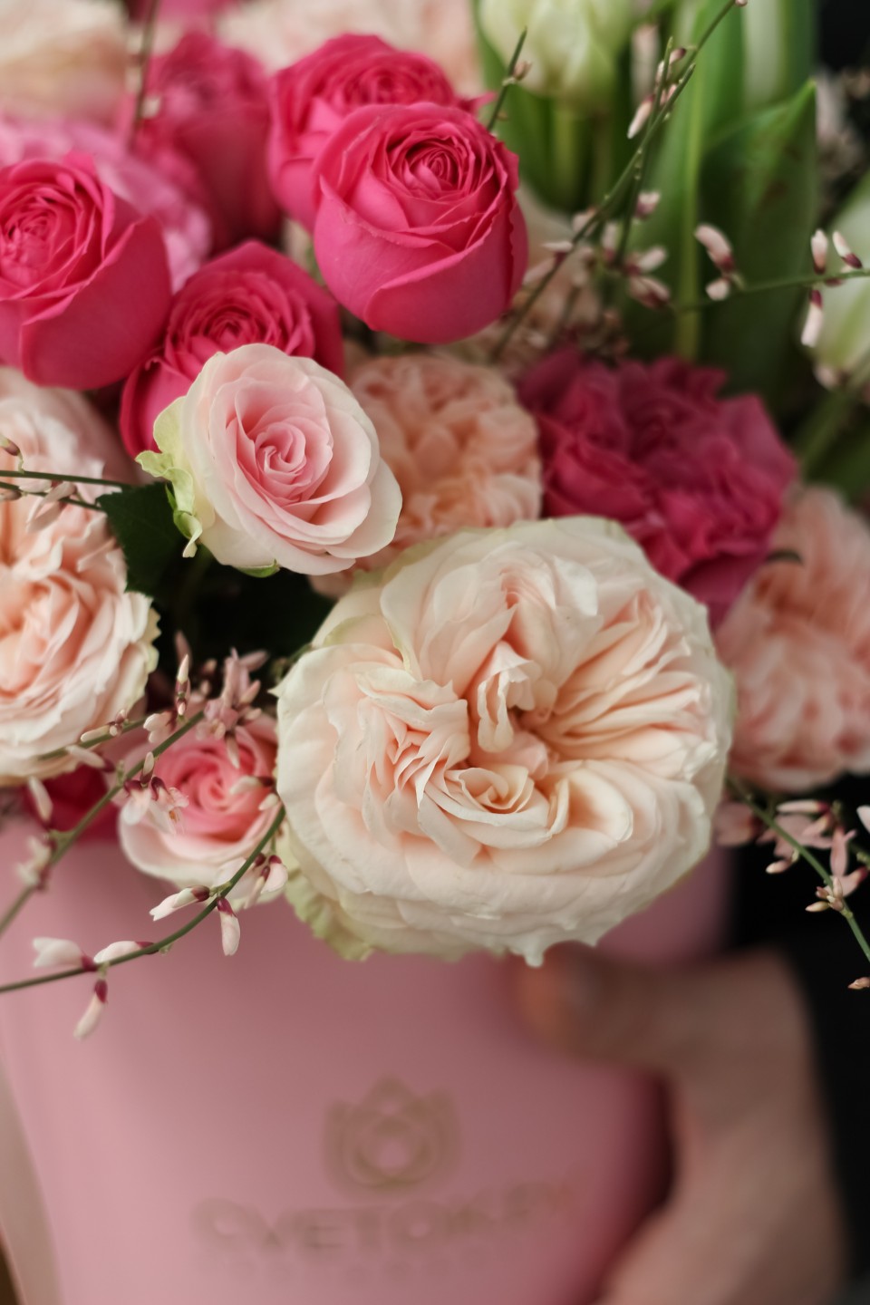 Коробка с тюльпанами Страстное Признание - быстрая доставка в Минске