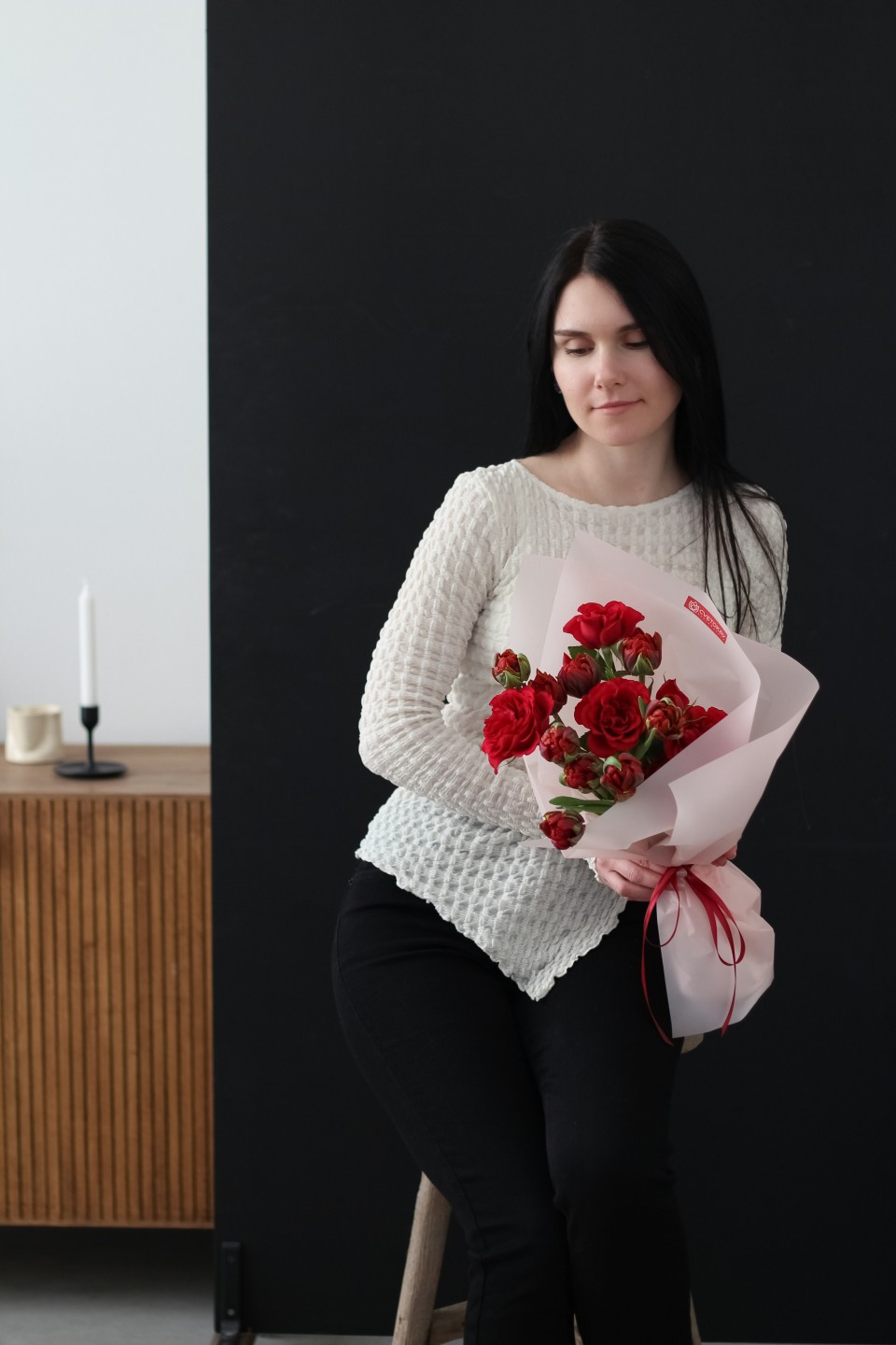 Букет с тюльпанами Драгоценный Рубин - с доставкой по Минску