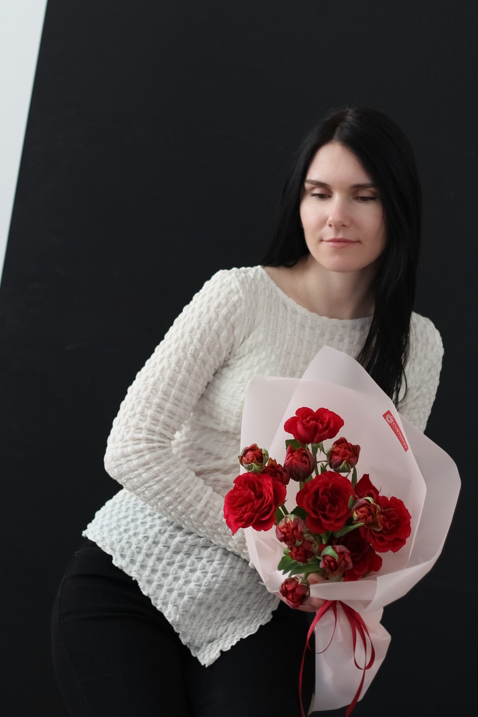 Букет с тюльпанами Драгоценный Рубин - подарочное оформление