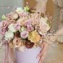 Коробка с кустовыми розами Жемчужные Переливы - миниатюра