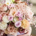 Коробка с кустовыми розами Жемчужные Переливы - подарочное оформление - миниатюра