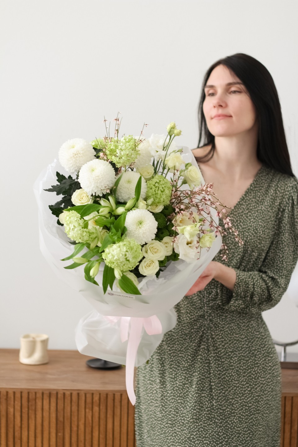 Букет с хризантемой Белые Ночи - быстрая доставка в Минске