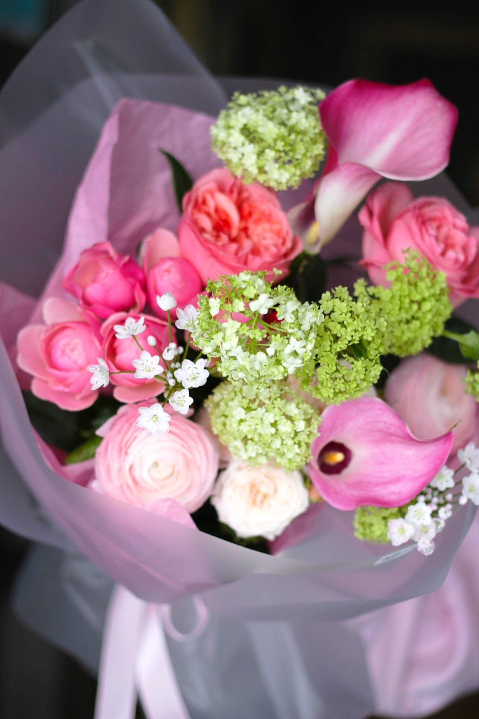 Букет с розовым ранункулюсом Вместо тысячи слов - с добавлением зелени