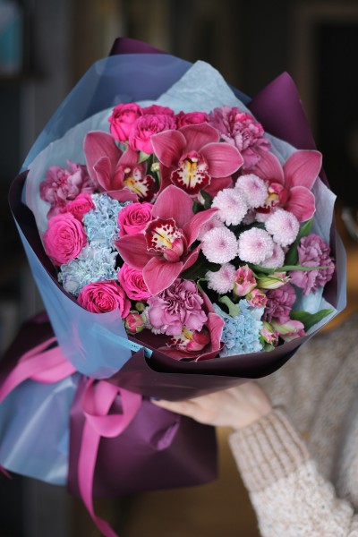 Букет с орхидеями "Полночный Блюз"