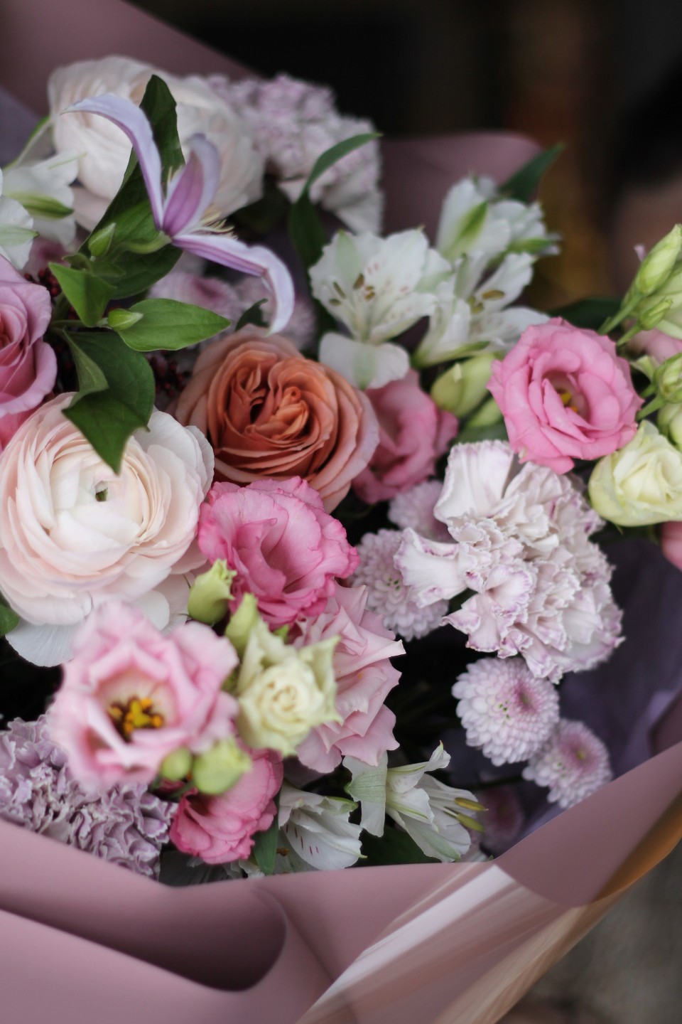 Букет с ранункулюсами Ожившая Легенда - с доставкой по Минску