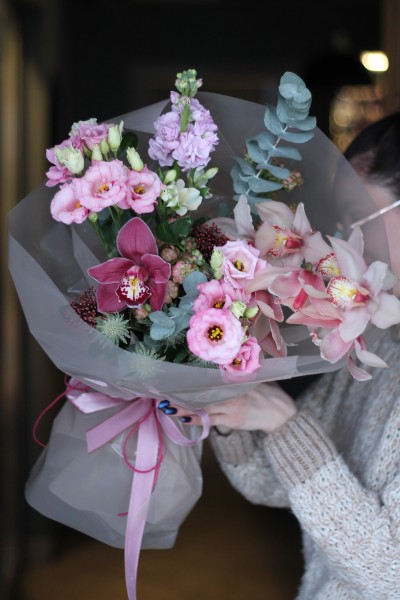 Букет с орхидеями "Шепот Космоса"