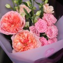 Букет с пионовидной розой Сияние - с добавлением зелени - миниатюра 