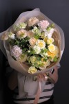 Букет с кустовыми розами "Ванильный Сон"