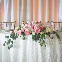 Оформление стола молодых и гостей