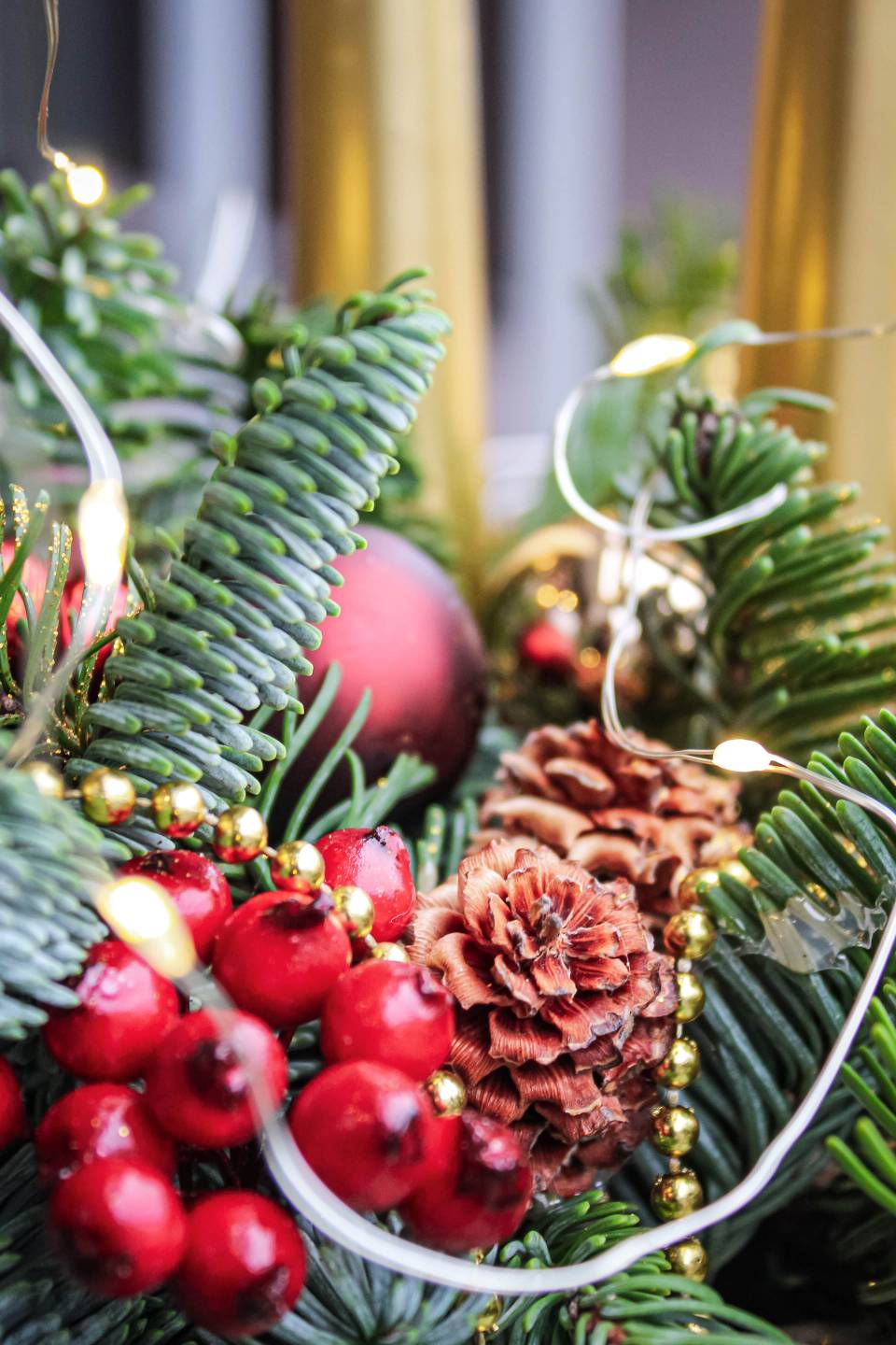 Композиция новогодняя Золотая свеча - с доставкой по Минску