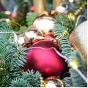 Композиция новогодняя Золотая свеча - с добавлением зелени - миниатюра 