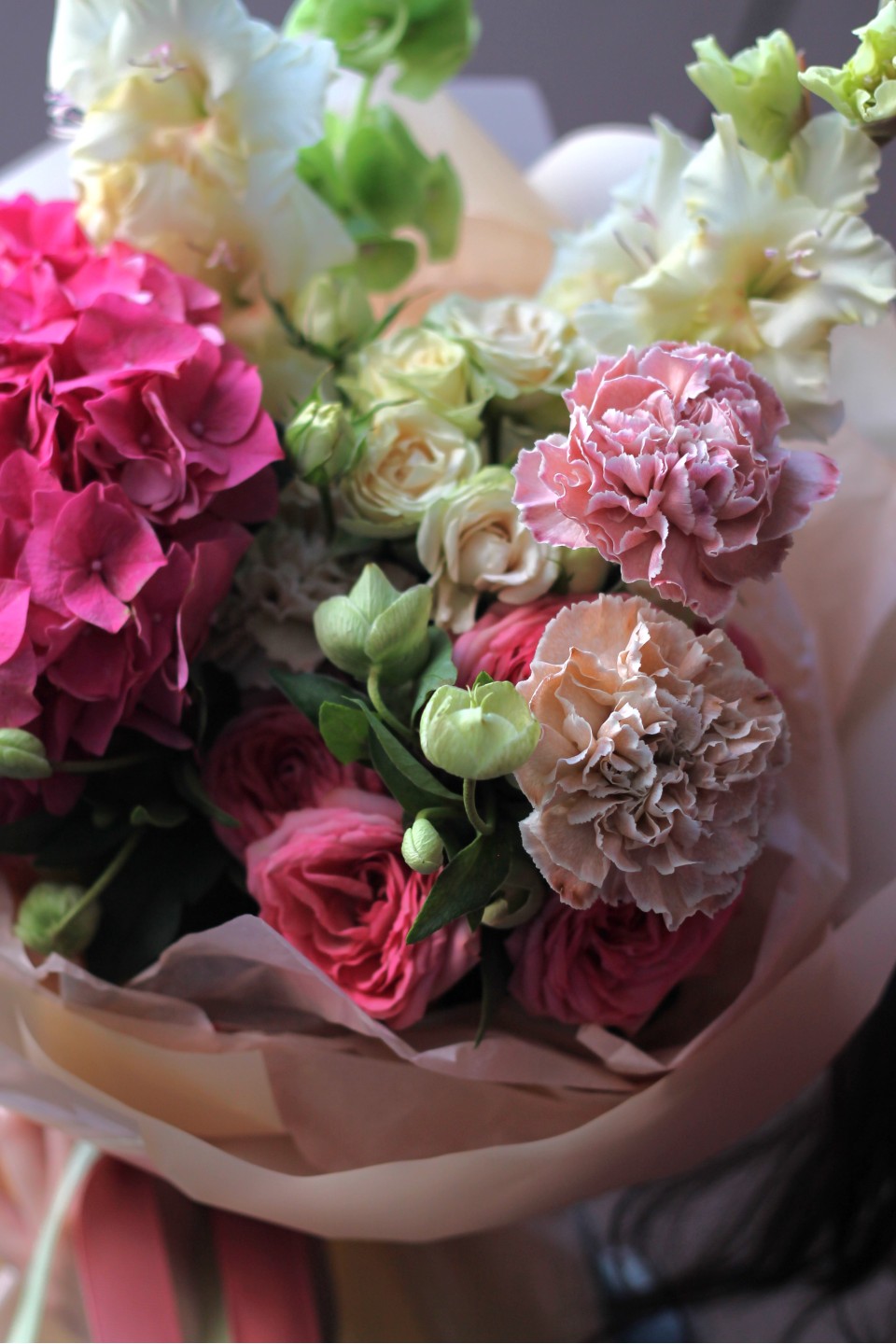 Букет Касание руки - с добавлением зелени