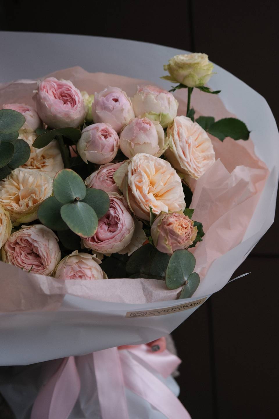 Букет Все тебе - с добавлением зелени