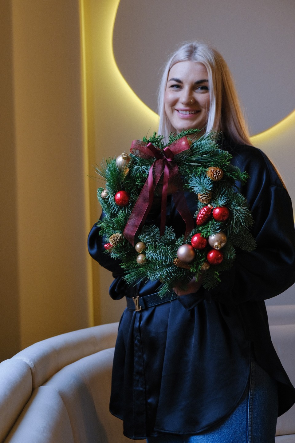 Венок новогодний Карусель - с добавлением зелени