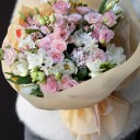 Букет Ласковый поцелуй - с добавлением зелени - миниатюра 