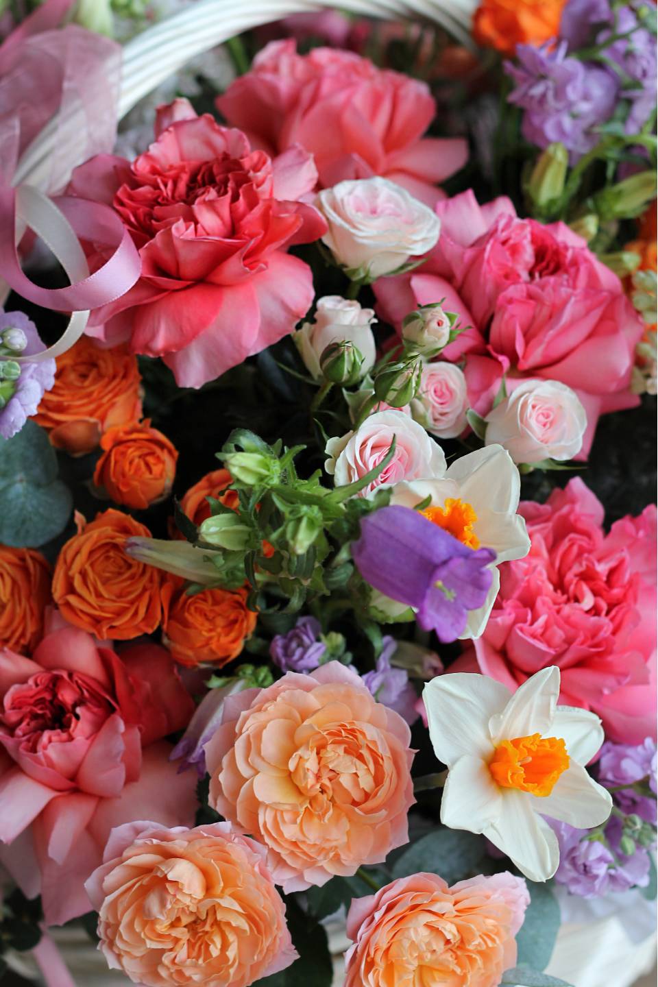 Корзина Летнее Счастье - с добавлением зелени