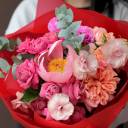 Букет В твоих нежных руках - с добавлением зелени - миниатюра 