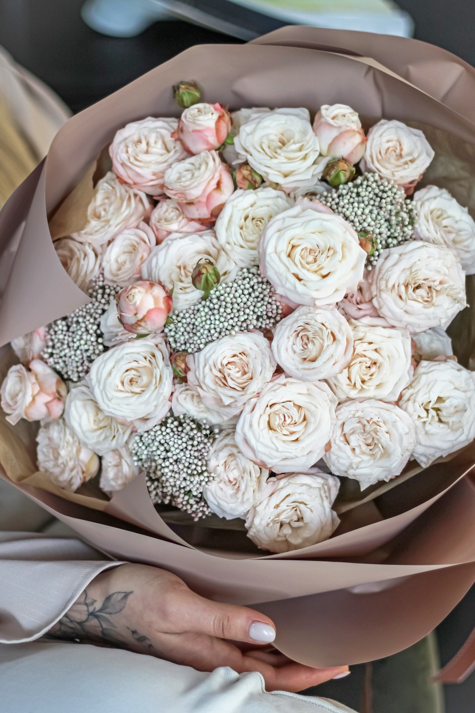 Букет Бежевый Мрамор - с добавлением зелени