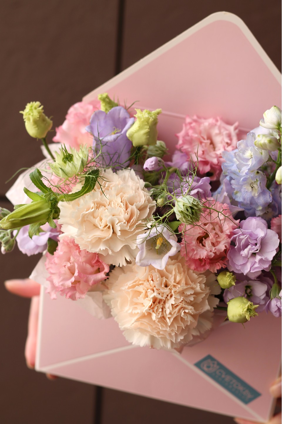 Цветочный конверт Лунная Радуга - с доставкой по Минску