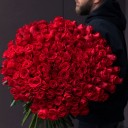 Букет 151 красная роза - с добавлением зелени - миниатюра 
