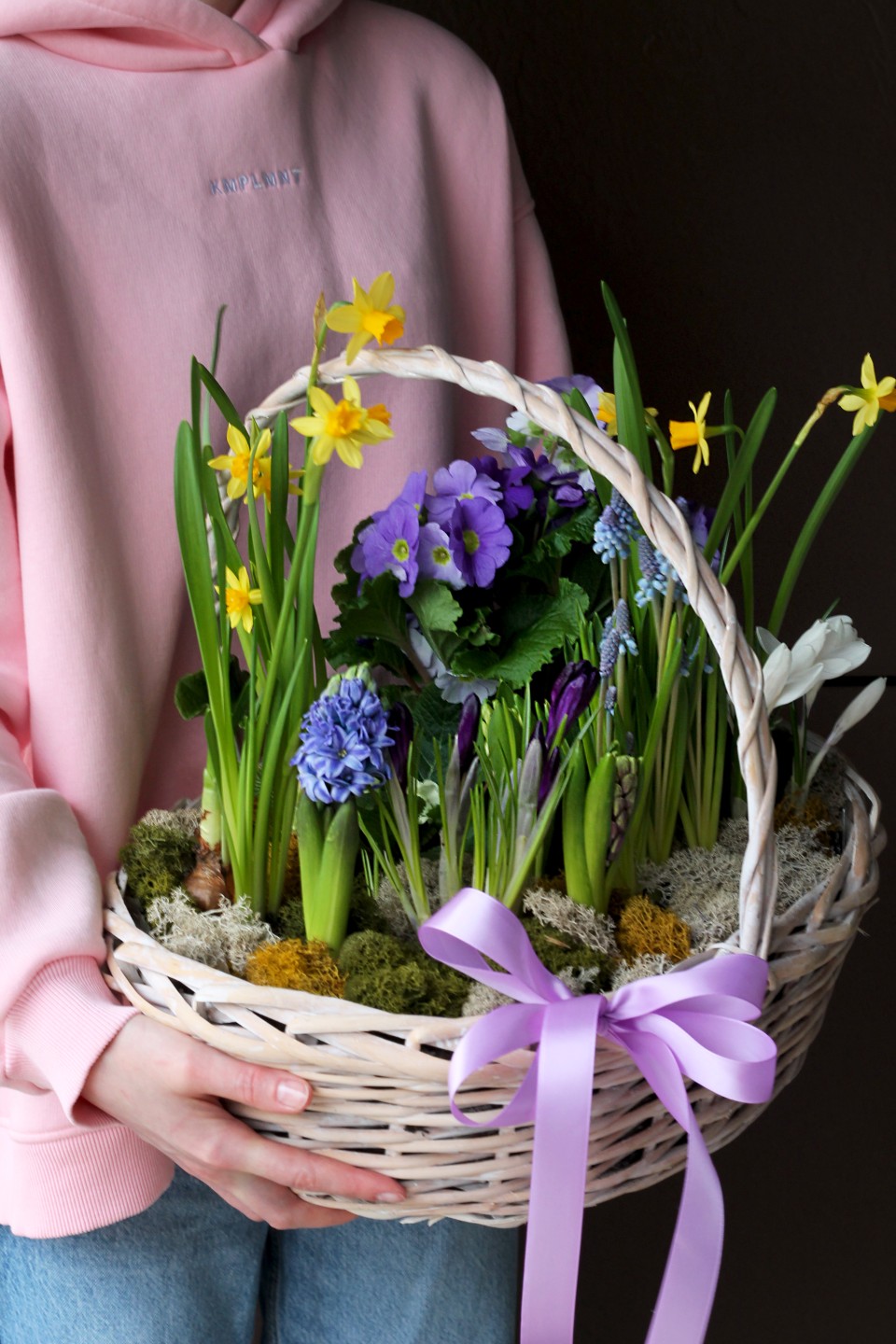 Корзина Сиреневые Мечты - с добавлением зелени