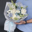 Букет Нежный поцелуй - с добавлением зелени - миниатюра 